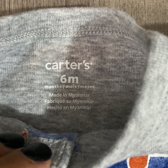 Bundle of 2 Carter’s Onesies - Picture 2 of 3